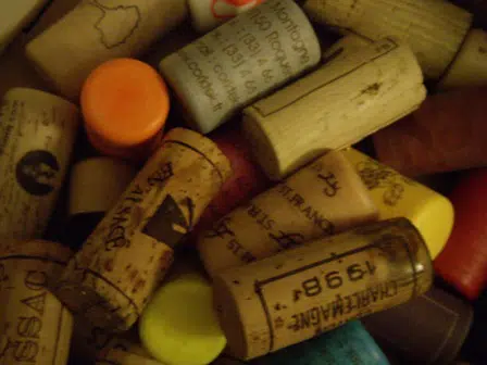 Mélange de bouchons en liège et en synthétique